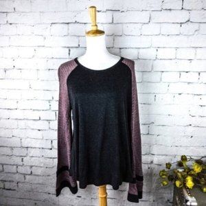 Doe & Rae Top With Sweater Knit Bell Sleeves Gray Large